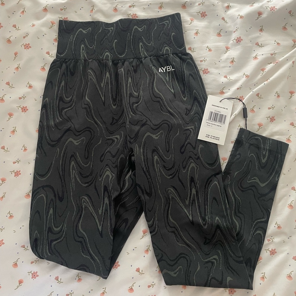 NWT AYBL Velocity Seamless Leggings - Marbled 7/8